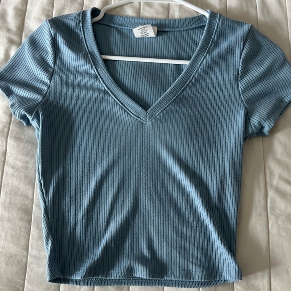 Brand new tillys cropped t-shirt - Picture 2 of 3